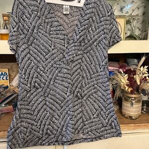 liz & co. Black and White Leaf Pattern Blouse